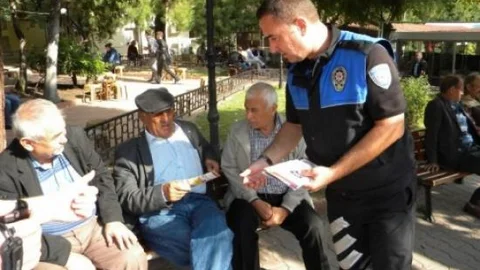 Tekirdağ'da Polisler Vatandaşları Bilgilendirdi