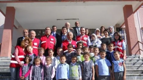 Bartın Kızılay Bayram Öncesi Öğrencileri Sevindirdi