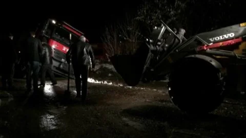 Yangına Giden İtfaiye Aracı Çamura Saplandı