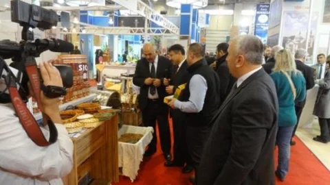 İzmir'de 'göbel Ve Leblebi' Teması