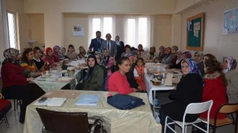 Başkan Kara Kadın Kursiyerleri Ziyaret Etti