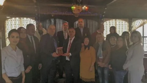 Engellilerden Saraç'a Plaket