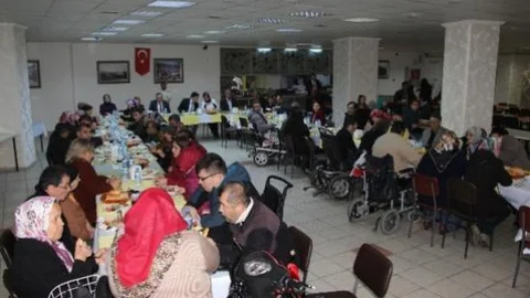 Engelliler Gününde Engellilere Tekerlekli Sandalye Dağıtıldı