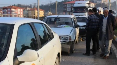 Zincirleme Kaza Ucuz Atlatıldı