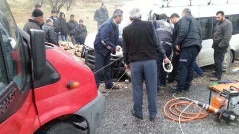 Gercüş'te Trafik Kazası: 16 Yaralı