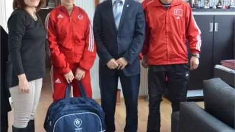 Halterin Altın Kızına Hediye