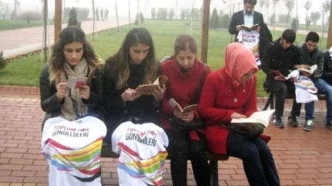 Toplum Gönüllülerinden Kitap Okuma Etkinliği