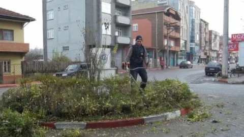 Saltukova'da Kavşak Ve Temizlik Çalışmaları