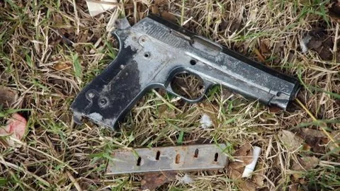 Hastane Bahçesinde Tabanca Bulundu