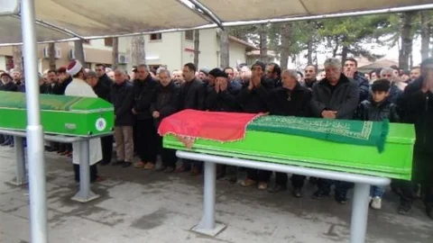 4'üncü Kattan Düşerek Ölen Genç Kadın Son Yolculuğuna Uğurlandı