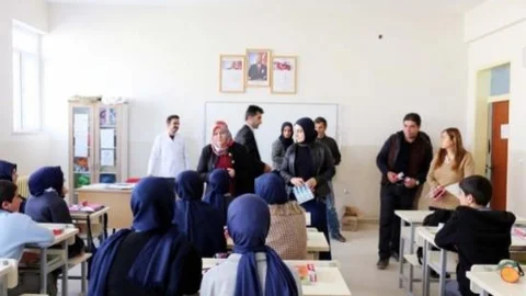 Gürpınar Belediyesi Diş Fırçası Ve Macun Dağıttı