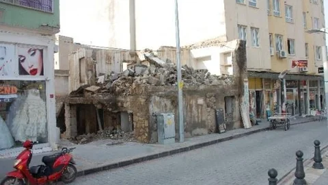 Harabe Ev Tehlike Saçıyor