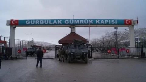 Sınır Kapısında Tir Kuyruğu 20 Kilometreyi Buldu