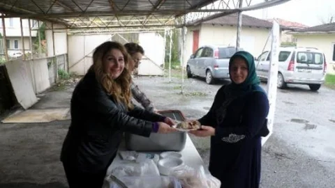 Polis Eşlerinden Anlamlı Kermes
