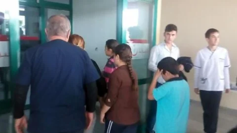 50 İlkokul Öğrencisi Zehirlenme Şüphesiyle Hastaneye Kaldırıldı