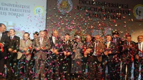 Dü Eczacılık Fakültesi'nin Açılışı Yapıldı