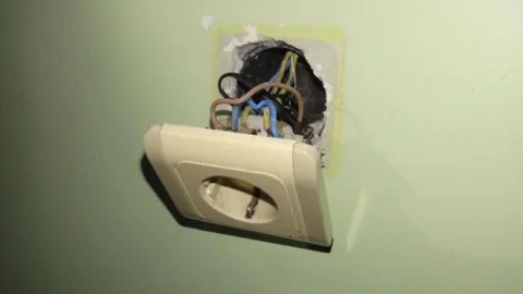 Batman Dbp Siyaset Akademisi'nde Priz İçinde Dinlenme Cihazı Bulundu