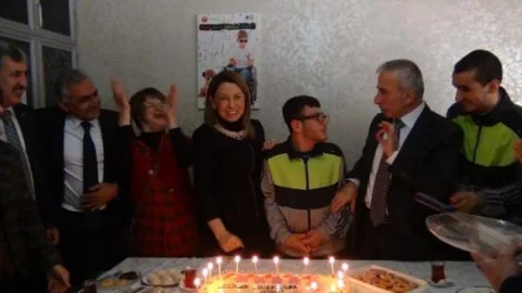 Vali Kamçı Ve Çalık'dan Engellilere Ziyaret