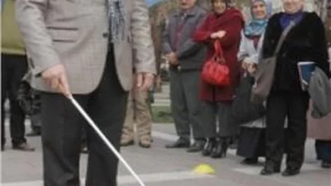 Uşak'ta Engelsizler 5 Dakika Engelli Oldu