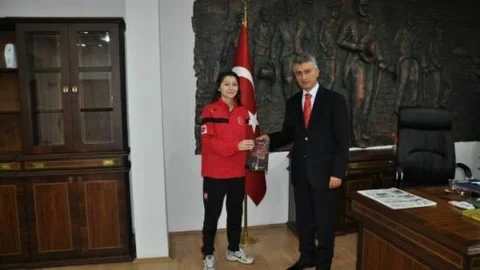 İşitme Engelli Milli Sporcu Çankaya'dan Kaymakam Arıcan'a Ziyaret