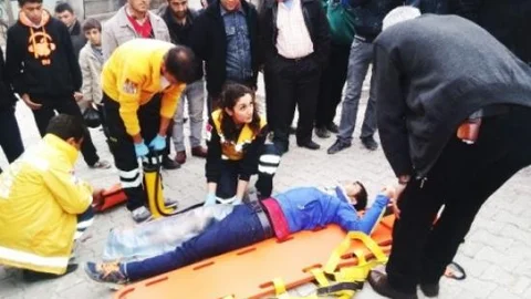 Motosiklet Park Halindeki Traktöre Çarptı: 1 Yaralı