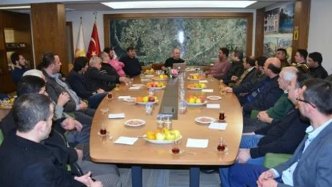 Başkan Saraoğlu Ak Parti Yeni Yönetimi İle Tanışma Toplantısı Düzenledi