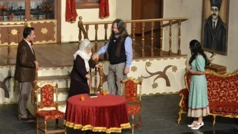 'bir Adam Yaratmak' Adlı Tiyatro Oyunu İlgi Gördü