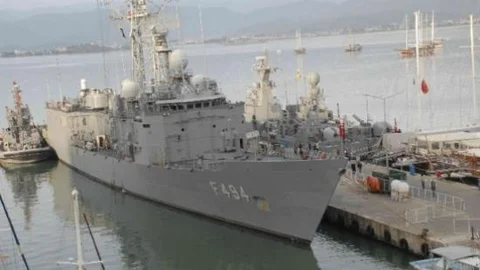 Deniz Kuvvetleri Gemileri Fethiye'de