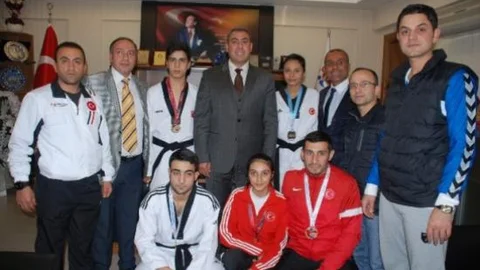 Şampiyon Sporculardan İl Müdürüne Ziyaret