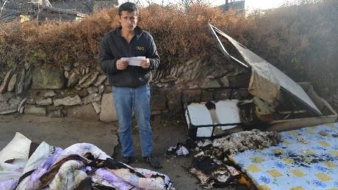 Evleri Yanan Aile Yetkililerden Yardım Bekliyor