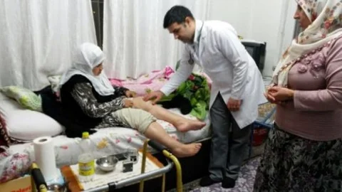 Doç.dr. Çoksüer Yaşlı Kadının Tedavi İsteğine Kayıtsız Kalmadı