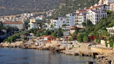 Kaş'ta İki Otelin Sahil İşletmeleri Kapatıldı