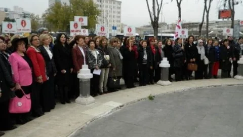 Türk Kadınlar Birliği Seçme Seçilme Hakkının 80.yıldönümünü Gaziantep'te Kutladı