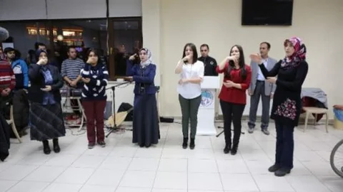 İstiklal Marşı'nı İşaret Diliyle Okudular