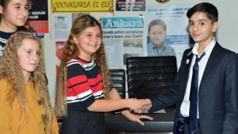 11 Yaşındaki Ayşe Dila Çocuk Meclisi'nin Yeni Başkanı Oldu