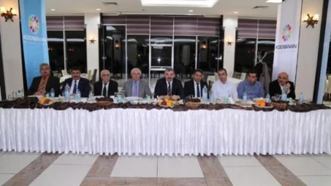 Başkan Çelik Muhtarlara Kentsel Dönüşümü Anlattı