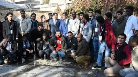 Vali Küçük 38 Ülkeden 80 Üniversite Öğrencisi İle Buluştu