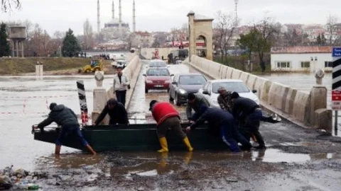 (özel Haber) Fatih'in Torunları Kayığı Karadan Yürüttü