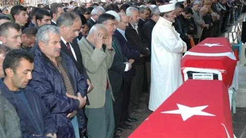 Madenciler Dualarla Defnedildi