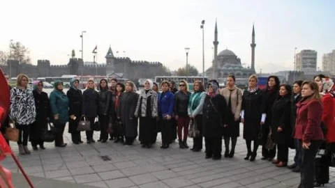 Ak Parti Kadın Kolları Başkan Yardımcısı Sibel Canatan: