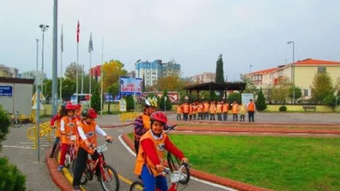 Tema Gönüllüsü Öğrencilerden Bisiklet Kullanın Çağrısı