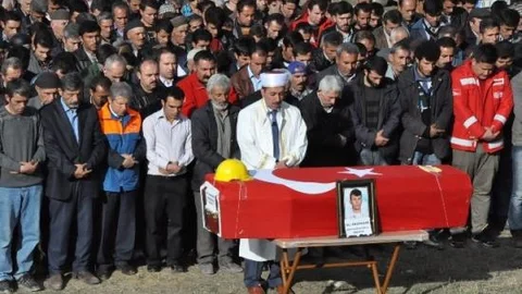 Maden İşçisi Haznedar Gözyaşlarıyla Defnedildi