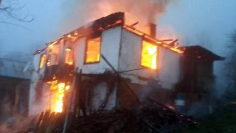 Evinin Yanışını Çaresiz Gözlerle İzledi