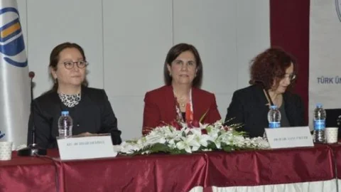 Esogü'de Kadına Seçme Ve Seçilme Hakkı Verilmesinin 80. Yılı Paneli