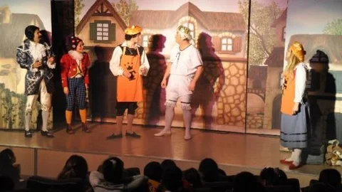 Kartepeli Minikler Tiyatro İle Buluştu