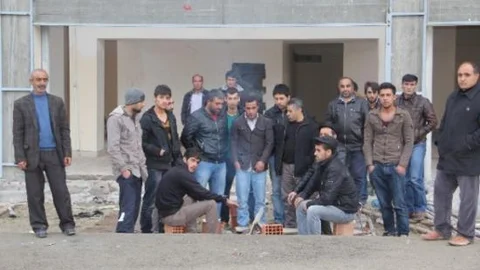 Paralarını Alamadıklarını İddia Eden İşçilerden Protesto