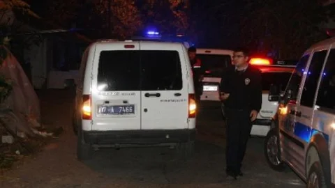 Kavgaya Müdahale Eden Polis Bıçakla Ağır Yaralandı