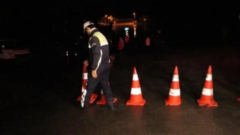 Tarihi Köprüler Yaya Ve Araç Trafiğine Kapatıldı