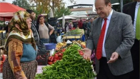 Başkan Özakcan Umurlu Pazarını Gezdi