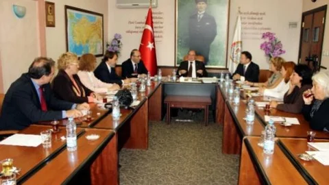 Yabancılar 'kazıklanmak' Ve 'dil'den Şikayetçi